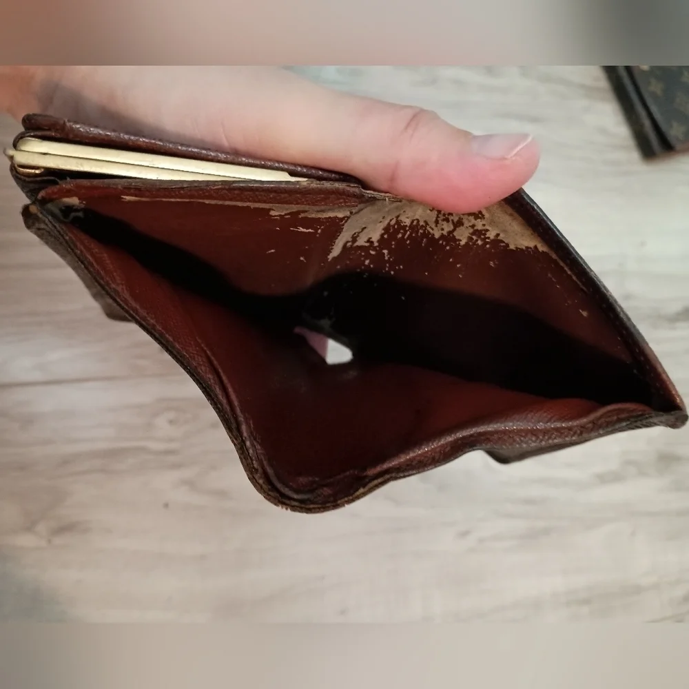 Louis Vuitton Monogram Kisslock Wallet